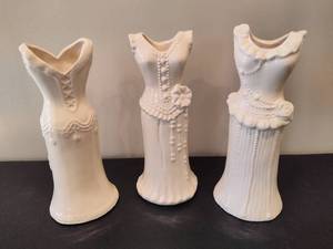lot 69 image: Set of Three Dress Bud Vases