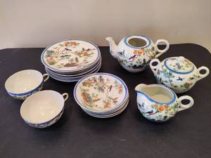 lot 91 image: Japanese Pagoda Tea Set