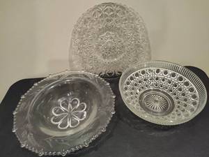 lot 81 image: Large CrystalGlass Serving Bowls & Plates
