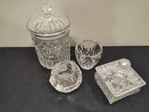 lot 82 image: Assorted CrystalGlass SugarCandy Dishes wLids & Candleholders