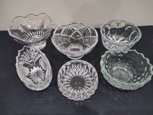 lot 83 image: Assorted Small Crystal & Glass BowlsCandy Dishes