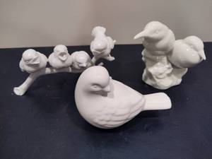 lot 58 image: Lot of White Porcelain Assorted Birds
