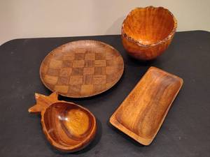 lot 34 image: Assorted Wood Bowls & Serving Pieces