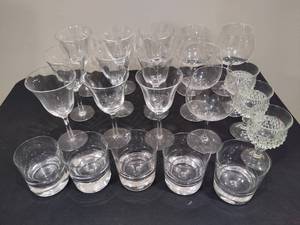 lot 94 image: Lot of 21 Various Bar Glasses
