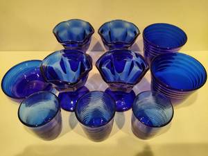 lot 125 image: Cobalt Blue Sundae Cups, Small CupsDish