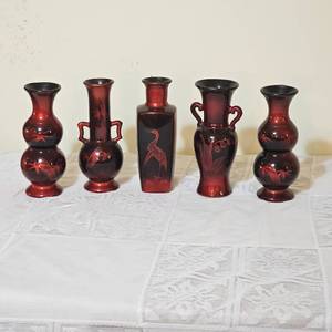 lot 150 image: Vintage Lacquer Finish Asian Dcor Vases
