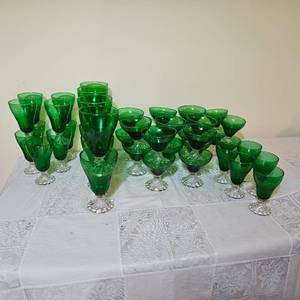 lot 153 image: Anchor Hocking Forest Green Glassware