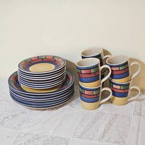 lot 154 image: Emerald Pottery Ceramic Dinnerware