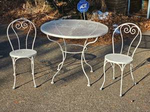 lot 203 image: Wrought Iron Bistro Table & Chairs