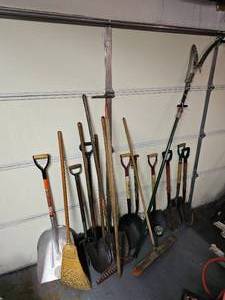 lot 205 image: Garage Yard Tool Bundle