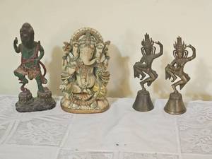 lot 57 image: Hindu Figures Grouping