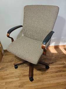 lot 221 image: Contemporary Office Swivel Chair B