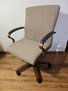 lot 223 image: Contemporary Office Swivel Chair D