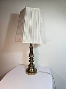 lot 241 image: Vintage Brass Candlestick Table Lamp