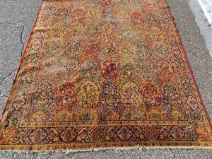 lot 22 image: Antique Turkish Arada Repeated Pattern Oriental Rug