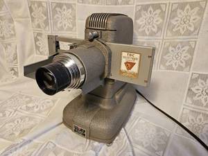 lot 166 image: Vintage Bell & Howell Slide Projector