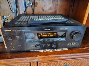 lot 161 image: Yamaha HTR-5760 Receiver & JBL J280M Seekers