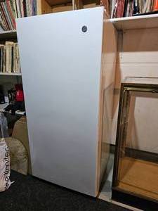 lot 248 image: GE 14 Cu Ft Upright Freezer