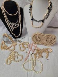 lot 188 image: Sparkling Rhinestone and Pearl Jewelry Collection