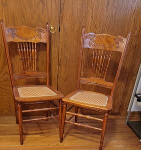 lot 210 image: Garland Back Cane Seat Farmhouse Chairs  2