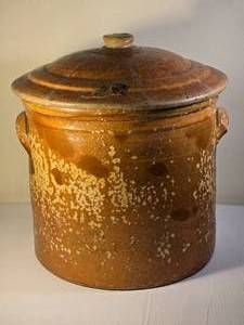 lot 9 image: Stunning Antique F.H. Cowden, Harrisburg 3 gal. Lidded Crock - c. 1880