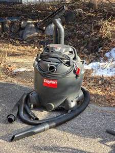 lot 326 image: Dayton WetDry Vacuum - Model 3VE22