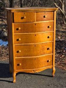 lot 325 image: Stunning Vintage American Farmhouse Birds Eye Maple 6-Drawer Dresser
