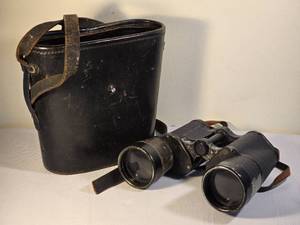 lot 320 image: Vintage German Leitz Wetzlar 7x10 Binoculars - Interwar Period