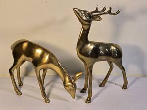 lot 314 image: Adorable Vintage Brass Deer Figure Pair
