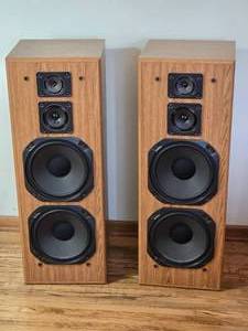 lot 215A image: Vintage Fisher Bookshelf Speaker Pair - STV-9025