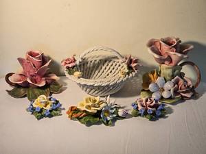 lot 305 image: Beautiful Vintage Capodimonte Style Porcelain Flower Bouquet Collection - (6)