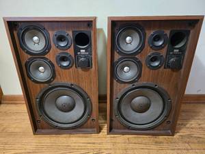 lot 215 image: Vintage Sansui Bookshelf Speake Pair - SP-2500X