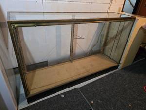 lot 304 image: Vintage Brass Framed Glass Display Cabinet