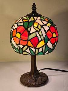 lot 2E image: Vintage Tiffany Style Desk Lamp with Poppy Stained Glass Shade