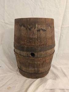 lot 352 image: Primitive Miniature Barrel