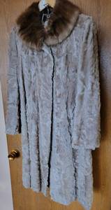 lot 291 image: Vintage Champagne Lamb Fur Coat with Mink Collar