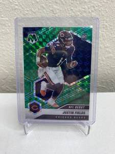lot 881 image: 2021 Panini Mosaic Justin Fields NFL Debut Green Prizm RC #242 J
