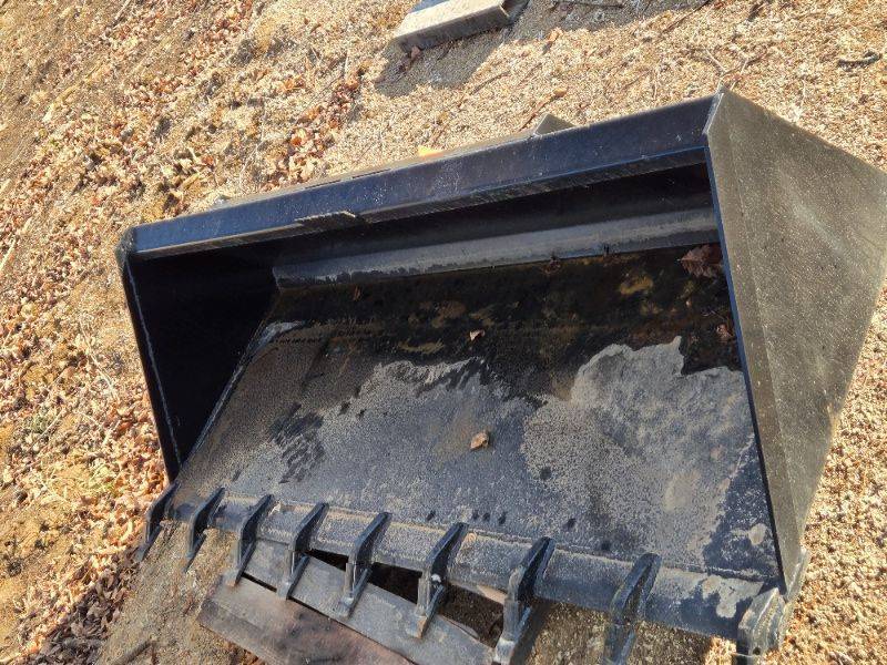 New SWICT USA 78 Heavy-Duty Skid Steer Loader Bucket Attachment with Teeth - Reserve is $750