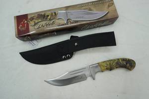 lot 47 image: Timber wolf fixed blade knife