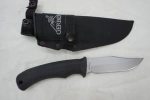 lot 64 image: Gerber   knife