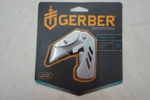 lot 103 image: Gerber folding utility knife