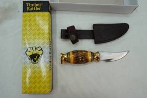 lot 106 image: Timber Rattler fixed blade knife and leather sheath