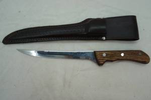 lot 151 image: 12.5 knife with leather sheath and belt loop
