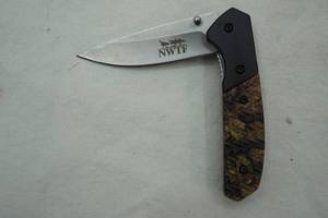 lot 186 image: 3 stainless blade folding knife
