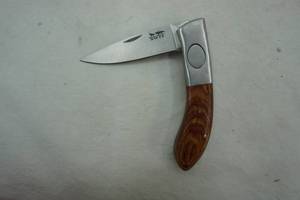 lot 187 image: 3 stainless blade folding knife