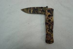 lot 189 image: 3 Sarge Camo blade folding knife