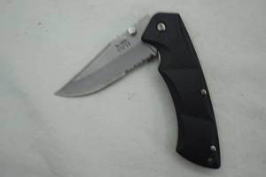 lot 193 image: 3 stainless blade folding knife