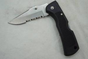 lot 204 image: 3 stainless blade folding knife
