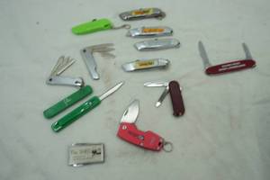 lot 208 image: 13ct mini pocketutility knife lot