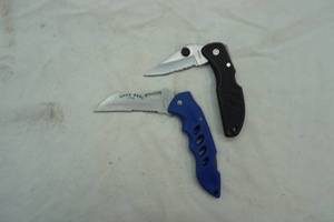 lot 214 image: 2ct stainless 3 blade folding pocket knife